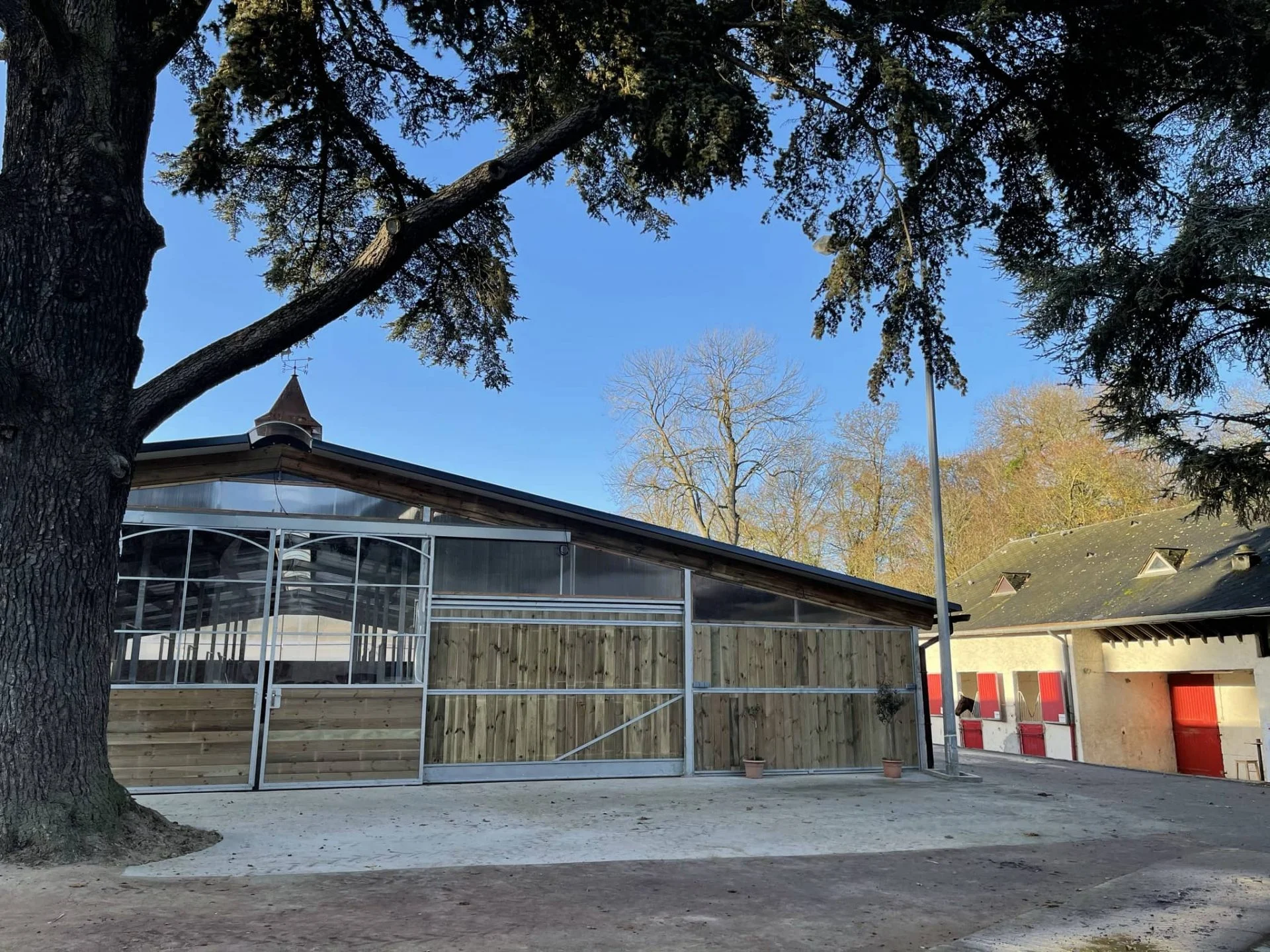 Le nouveau barn au club hippique de Meudon